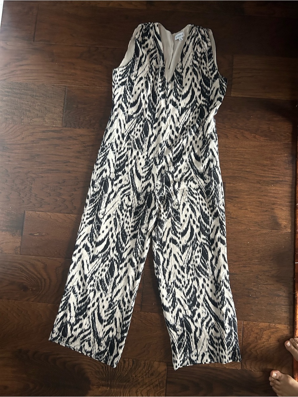 Evereve Sleeveless Black & White Printed Jumpsuit
